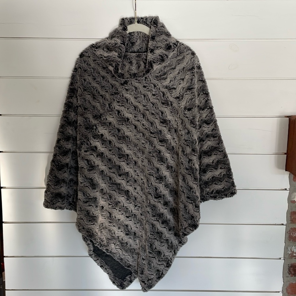 Johnston & Murphy funnel neck cape. Grey and black. Reversible great condition.